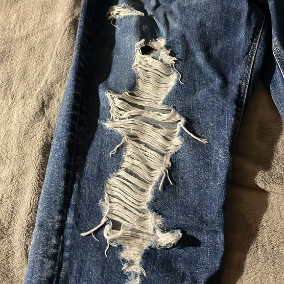 American Eagle Strigid distressed jeans 12 regular - Picture 2 of 8